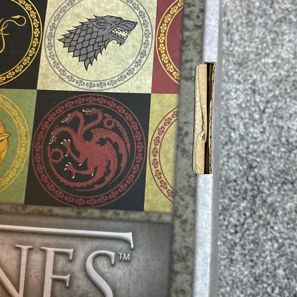 Game of Thrones Blanket & Box Contains-Apron, Banner, Banner Pin, Vinyl Bust NEW - Picture 10 of 13